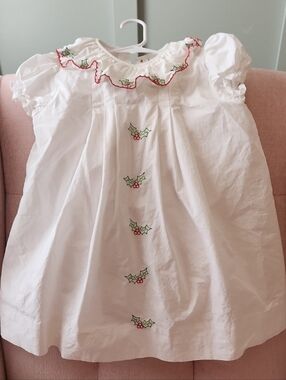 The Proper Peony Size 4 Or 4t Christmas Smocked White Holiday Dress with Holly